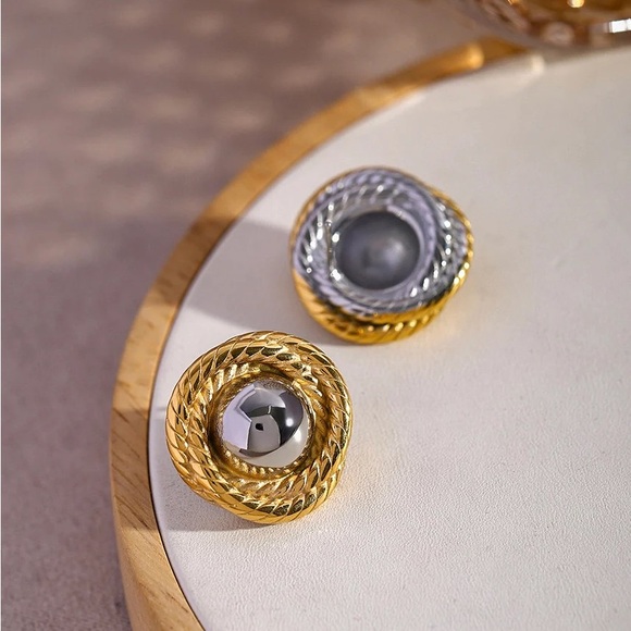 Two Tone Textured Circle Earrings*Bicolor Earrings*Round Earrings*Old Money - Picture 8 of 8